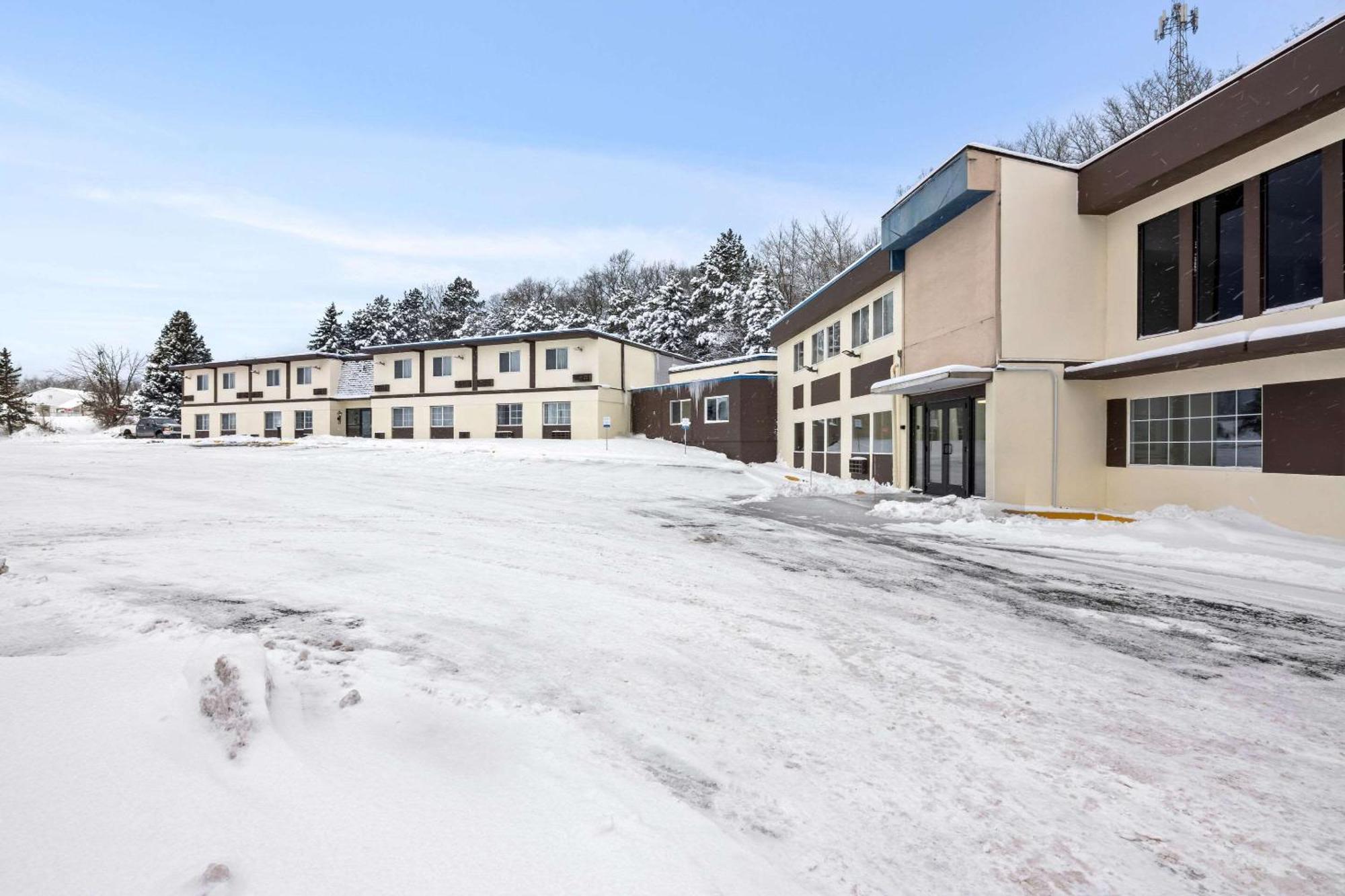 Econo Lodge Маністі Екстер'єр фото